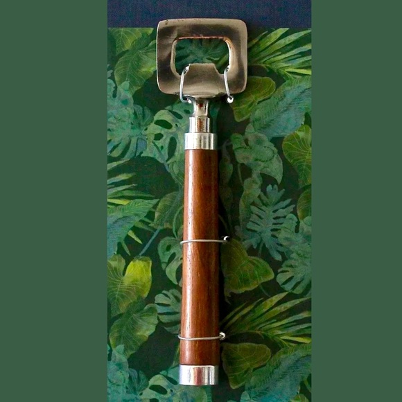 TOMMY BAHAMA BOTTLE OPENER BAR TOOL - Picture 1 of 4